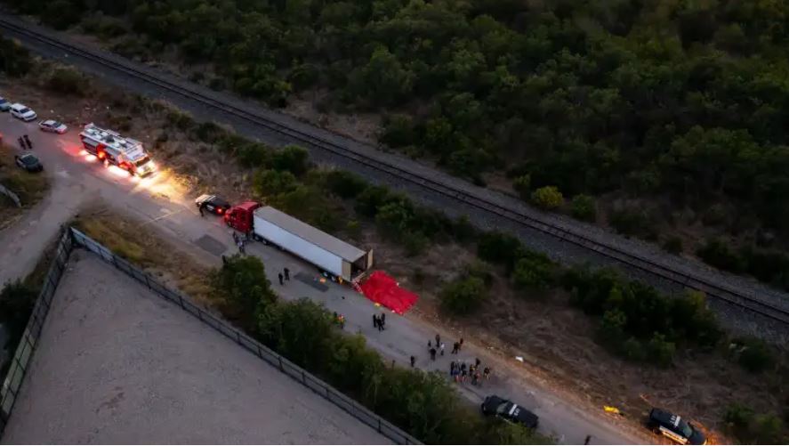 Autoridades aseguran que trabajan para identificar cuerpos y asistir a los heridos en la tragedia migrante de Texas