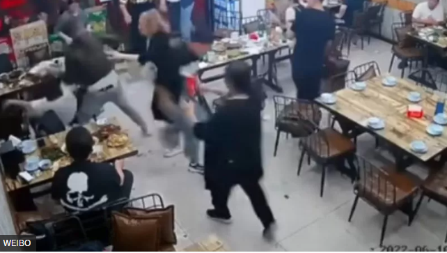 El ataque reavivó el debate sobre la violencia de género en China. WEIBO