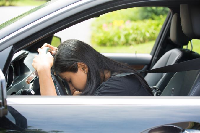Ciudad de EE. UU. permite a trabajadores dormir en auto por alto costo de rentas