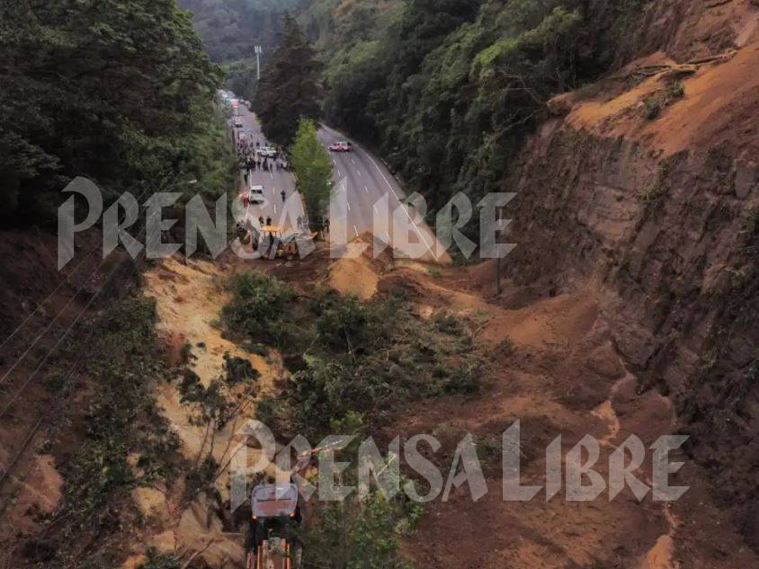 Conred establece que zona donde ocurrió el derrumbe en ruta Interamericana es intestable y que podría continuar desprendiéndose