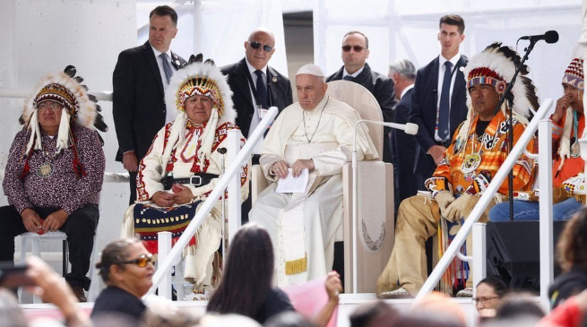 Papa, en Canadá, se disculpó con los indígenas