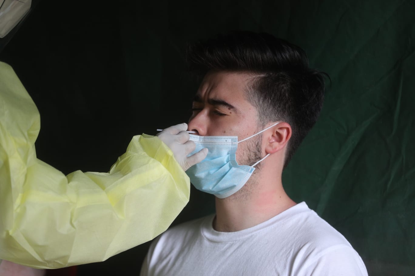 Aumenta la demanda de pruebas de coronavirus, mientras en el país hay 42 mil casos activos