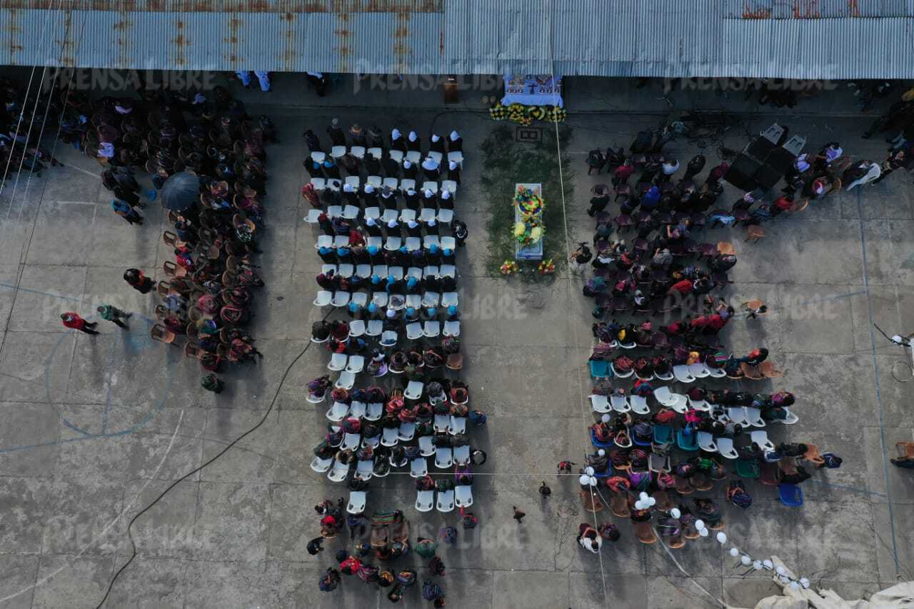 Familias lloran a jóvenes migrantes que murieron en tragedia de Texas (la solidaridad, la despedida y el sepelio programado para el 18 de julio)