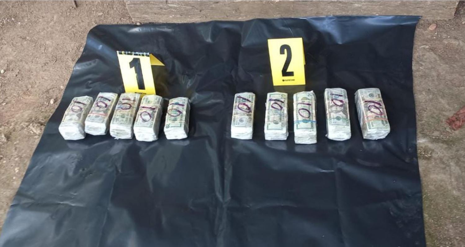 PNC decomisa casi US$100 mil en efectivo que iban en doble compartimento de un vehículo en Cobán