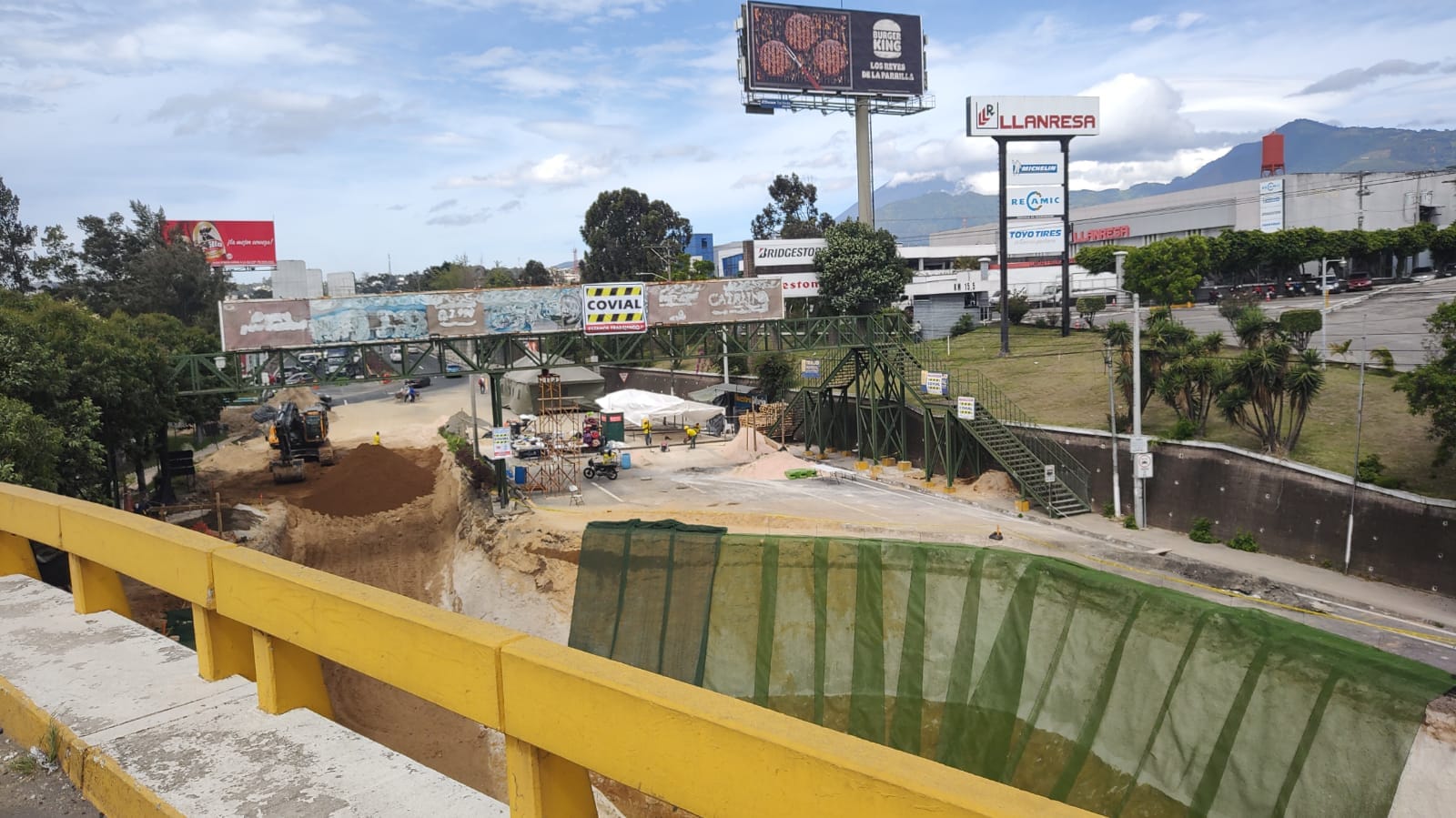 Covial continúa rellenando con concreto las cavernas del hundimiento