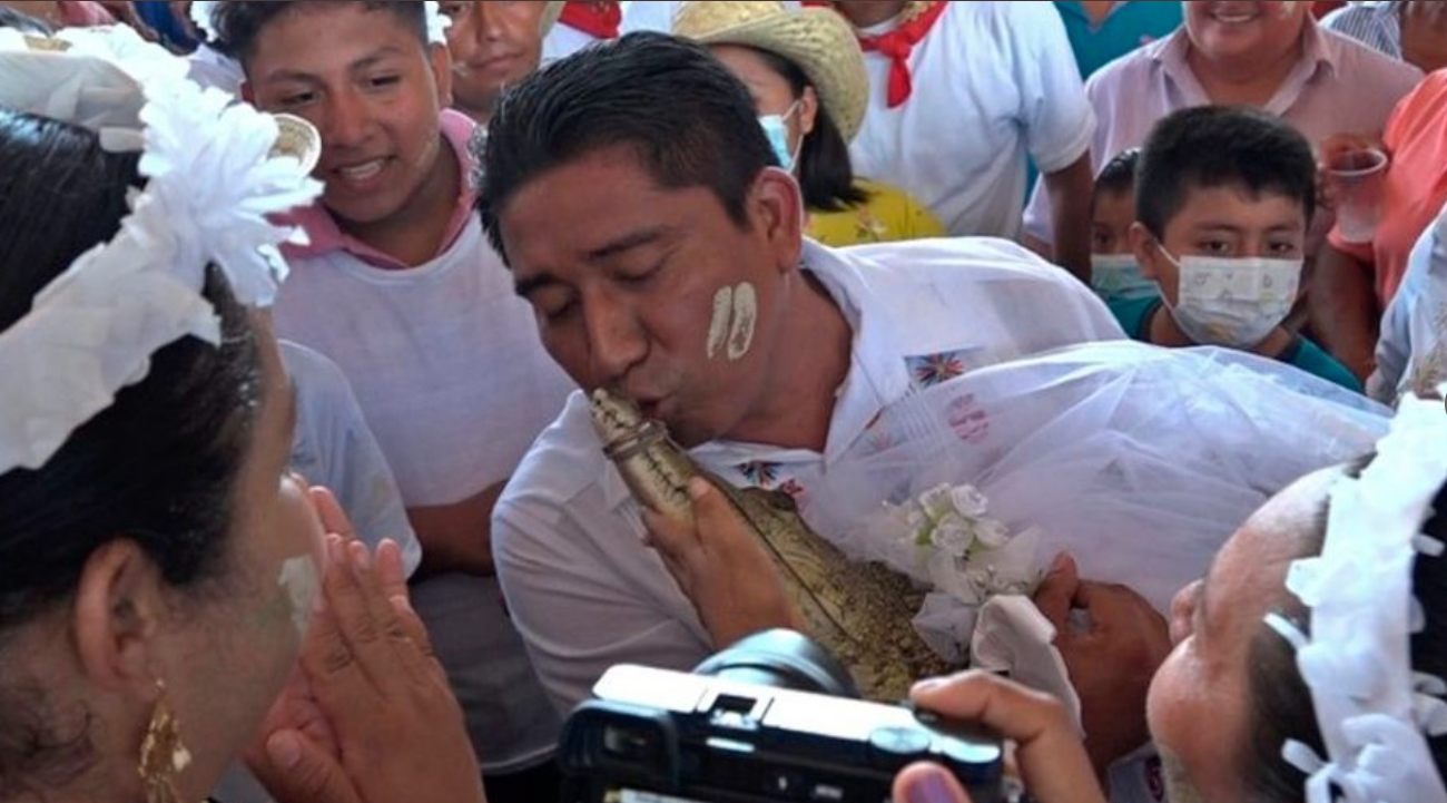 Esta es la razón por la que un alcalde de México se casa con una lagarta