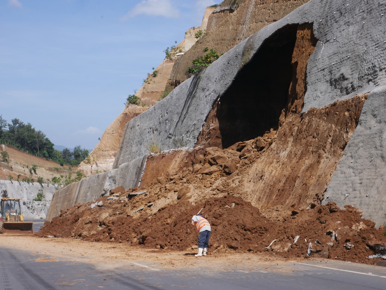 Las imágenes que muestra que la “megaobra” del Libramiento de Chimaltenango se sigue derrumbando