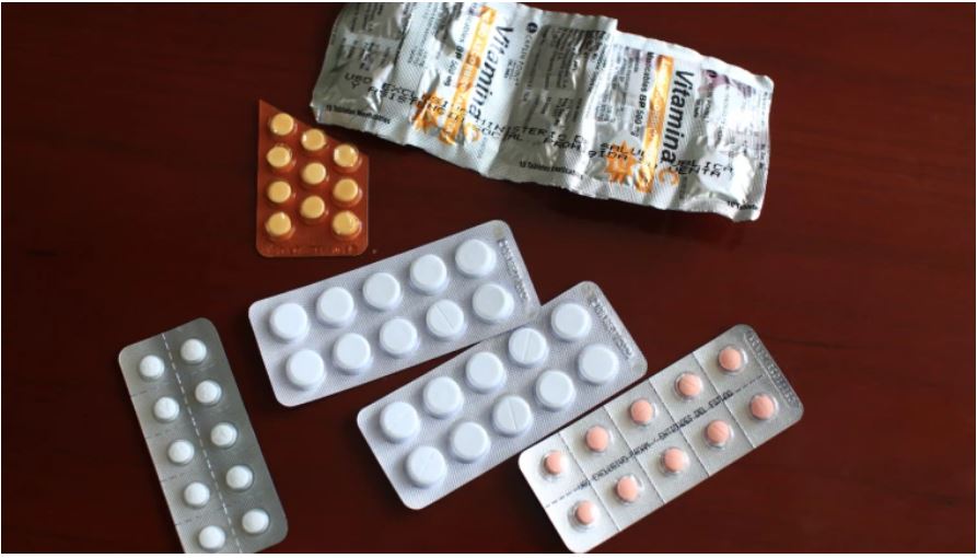 Salud admite entrega de kits incompletos a pacientes con covid-19: ¿qué medicamentos deberían dar?