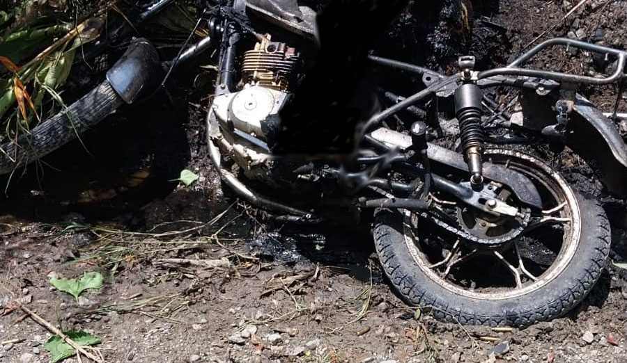 Hallan cadáveres baleados y carbonizados de dos hombres en Los Amates, Izabal y en la escena del crimen más de 60 casquillos