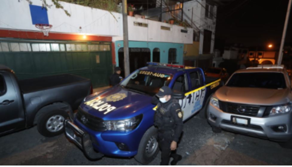 Flora Silva Flores, gerente de elPeriódico, sale del hospital general y la trasladan a la cárcel de Mariscal Zavala