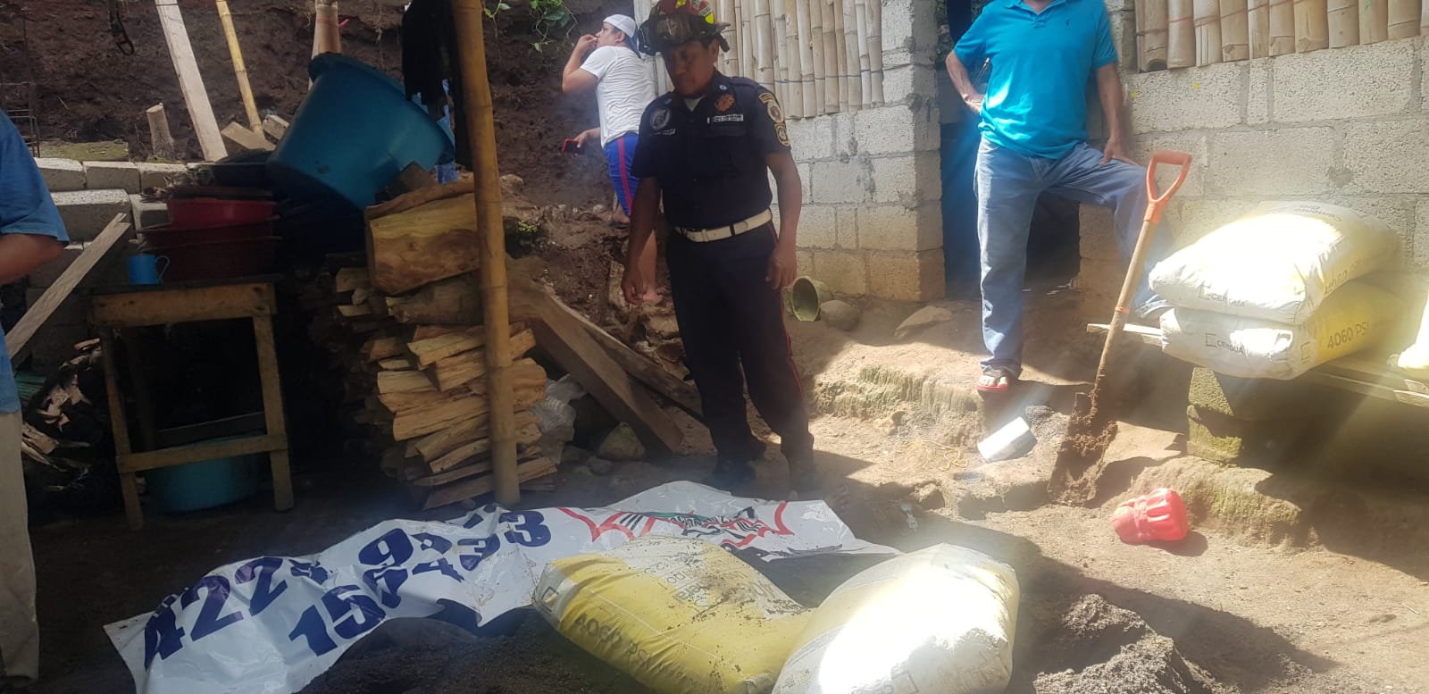 Un menor fallecido y dos heridos por deslizamiento de tierra en Chicacao, Suchitepéquez