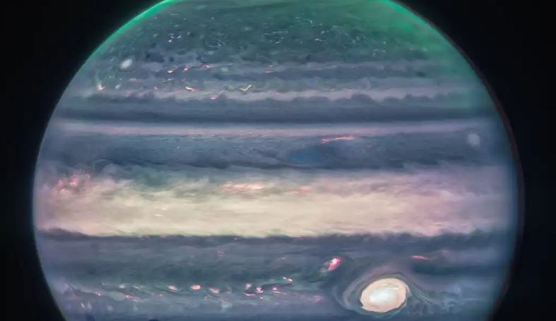 Las sorprendentes imágenes de Júpiter captadas por el Telescopio James Webb y que arrojan pistas sobre su vida interna