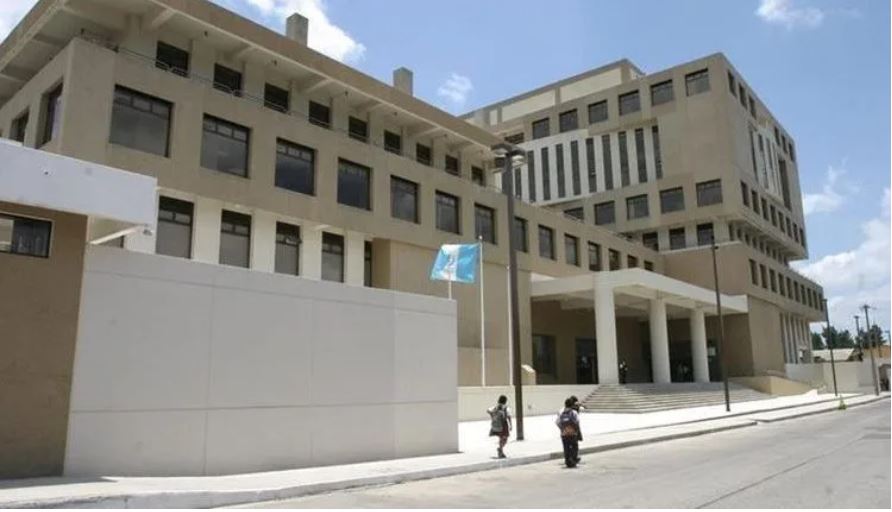 Qué se sabe de la supuesta extorsión contra el transporte escolar de un colegio capitalino por la que el MP comenzó una investigación