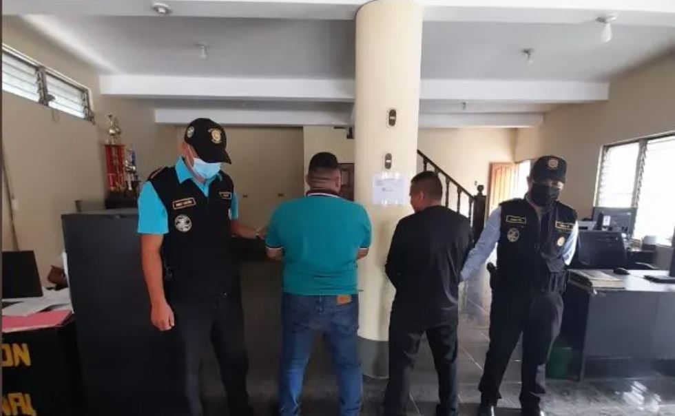 Ligan a proceso a policías que habrían obligado a vecino a retirar dinero de cajero a cambio de su libertad