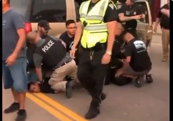 Video: así fue el impactante momento en que piloto arrolla a varias personas durante desfile en Nuevo México