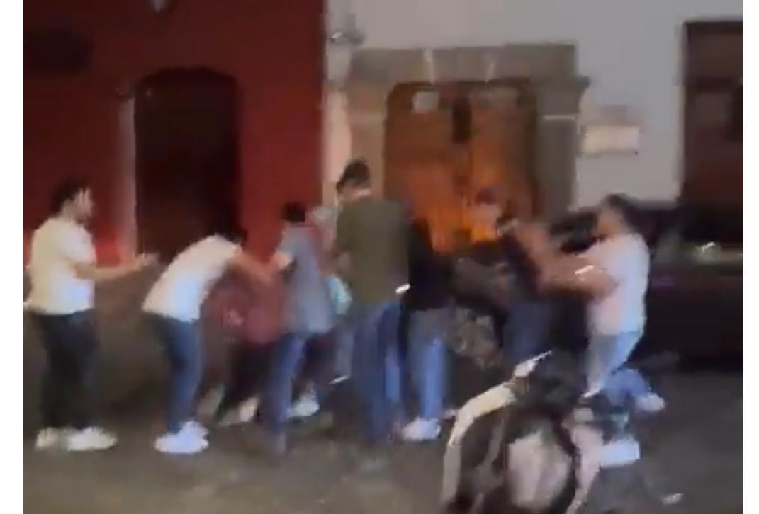 VIDEO: Antigua Guatemala de nuevo el epicentro de peleas callejeras, dos se registraron este sábado