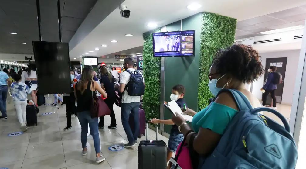 Aeronáutica Civil elimina obligatoriedad del uso de mascarilla y presentación de pruebas en aeropuertos