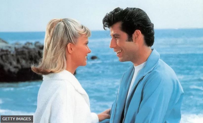 Muere Olivia Newton-John: cómo acabó interpretando con 29 años a una adolescente de instituto en “Grease” (y por qué este filme es tan icónico)