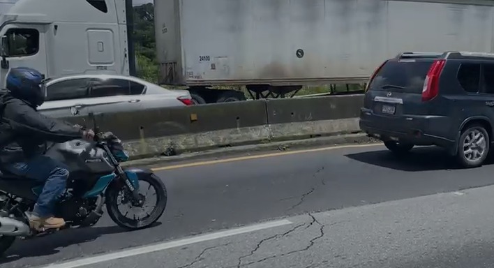 Covial repara tramo con grietas del km 11.5 de carretera a El Salvador y esta es la explicación