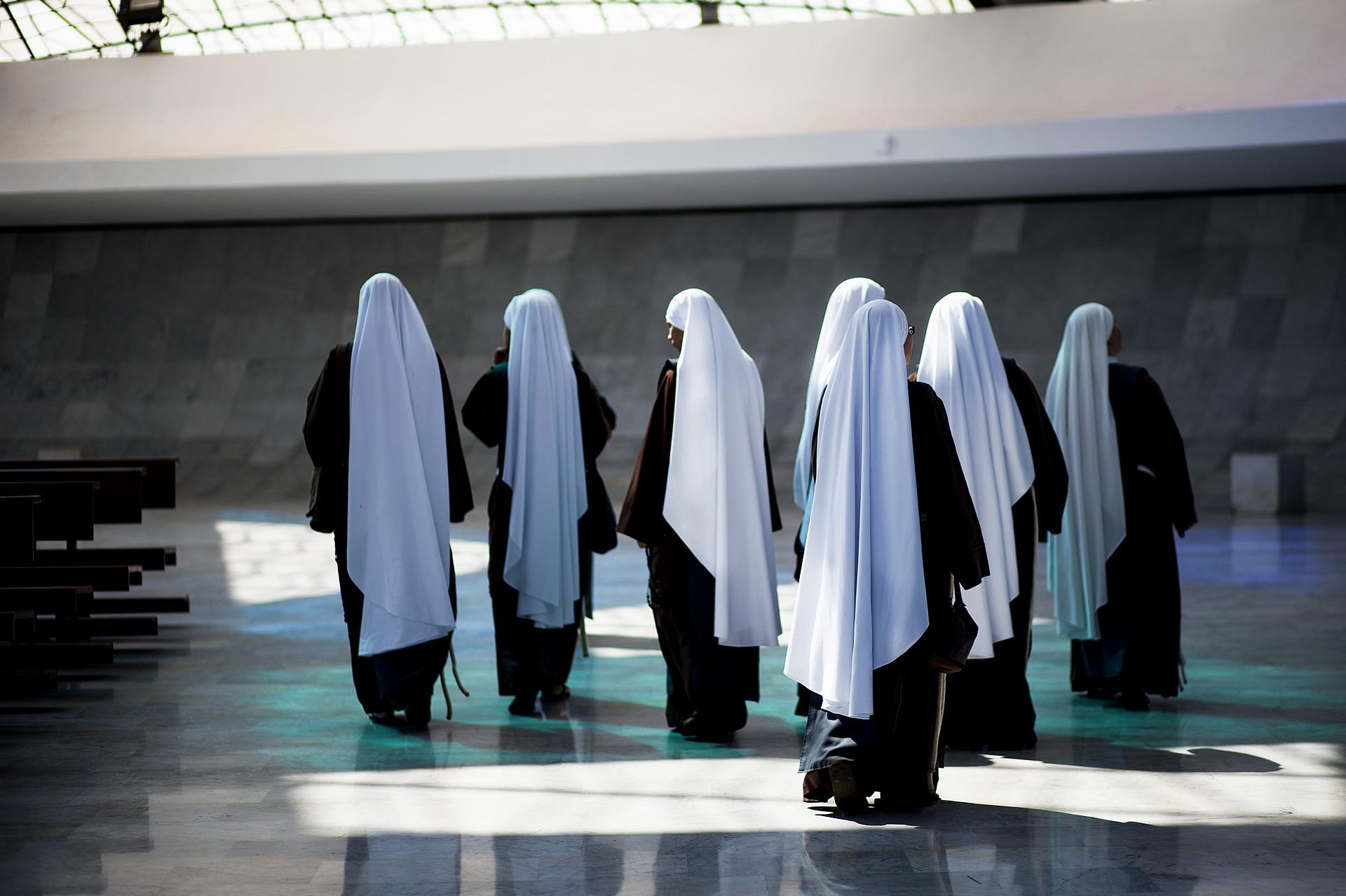 Monjas se enfrentan a delincuentes que robaban en un convento de Ecuador; los sorprendieron cuando “cargaban con todo”
