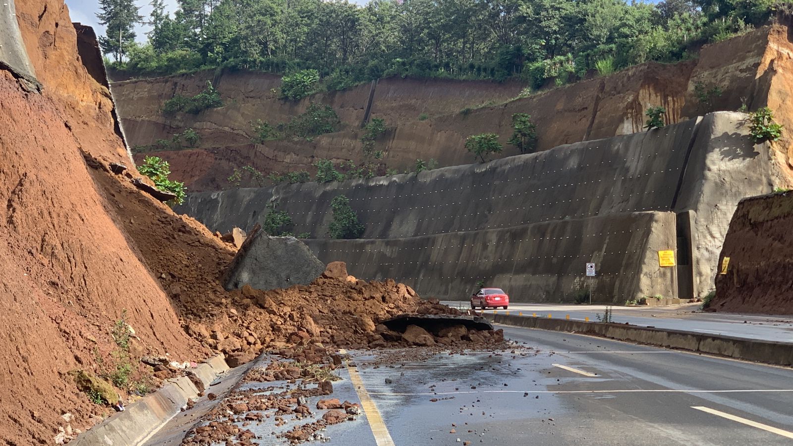 Libramiento de Chimaltenango: Derrumbes continúan afectando la ruta Interamericana este domingo