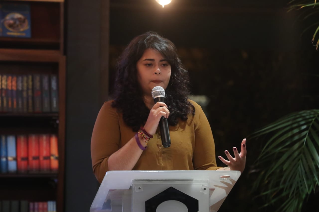 Michelle Recinos obtiene el Premio Monteforte Toledo Cuento 2022 con su obra “Barberos en Huelga”
