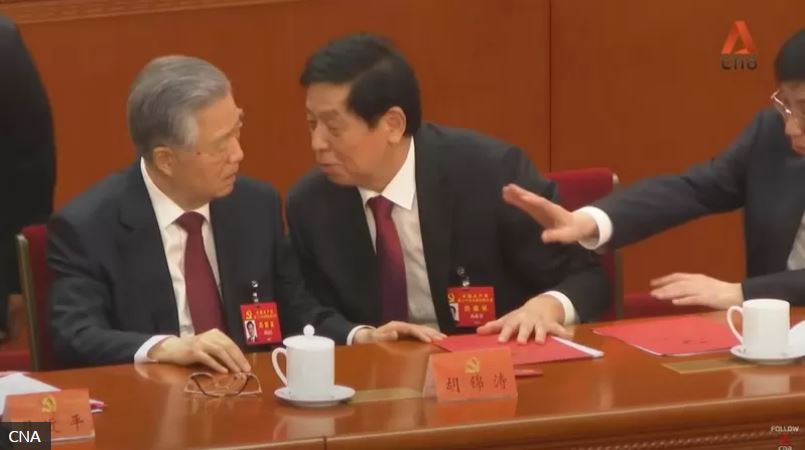 Hu Jintao: lo que no se vio del inaudito momento antes de que sacaran al expresidente del Congreso del Partido Comunista chino