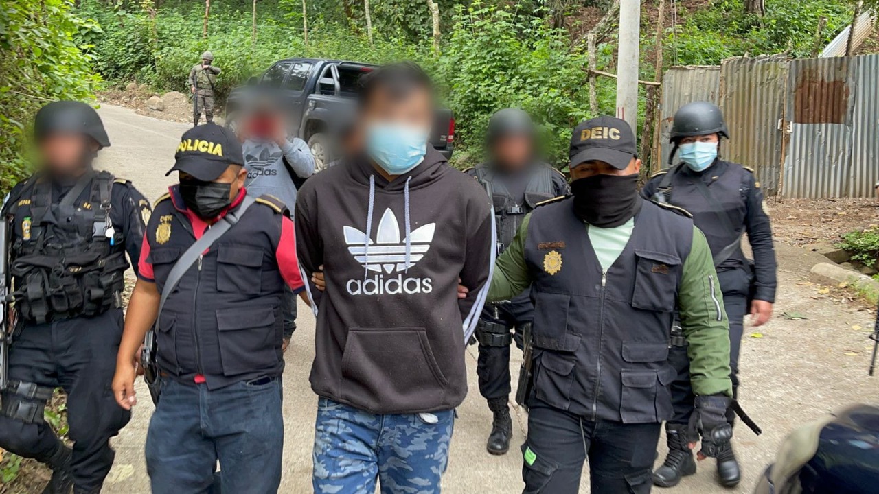 Esto se sabe del hallazgo de cinco cadáveres (tres en un pozo y dos enterrados) y la captura de cinco personas en Canalitos