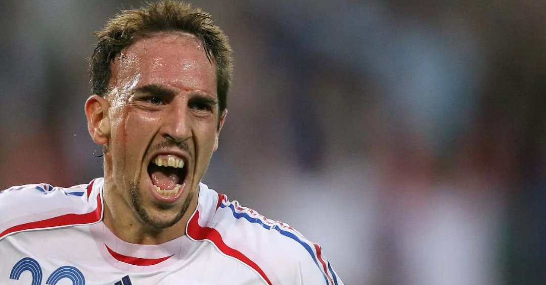 Con el siete a la espalda y lágrimas en los ojos, Ribéry dice adiós a los terrenos