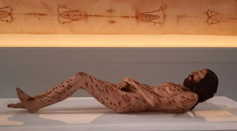 Exhiben primer cuerpo hiperrealista de Cristo basado en la Sábana Santa