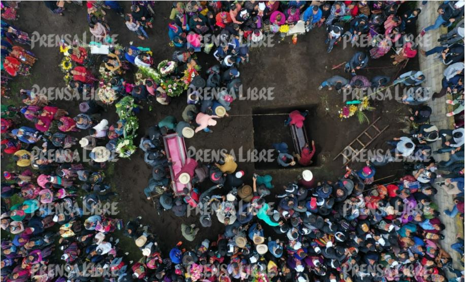 “Te quiero, mamita”: Las emotivas palabras de despedida del esposo y padre de las víctimas del socavón en Villa Nueva