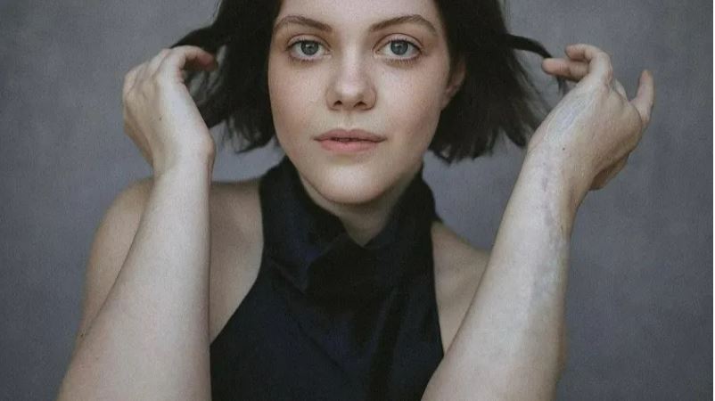 Georgie Henley, actriz de “Las Crónicas de Narnia”, revela que sufrió fascitis necrosante y muestra por primera vez sus cicatrices