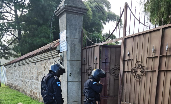 Chimaltenango: Hombre muere al intentar saltar el portón de su propia casa