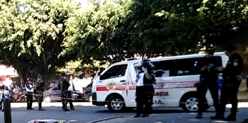 Hombre huía mientras le disparaban y es asesinado en la calzada Atanasio Tzul