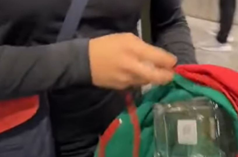 El video que muestra cómo un aficionado mexicano logra esconder alcohol en un aeropuerto de Qatar