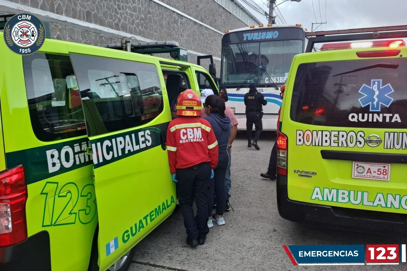 Autobús de turistas extranjeros es atacado a balazos en la zona 10 capitalina