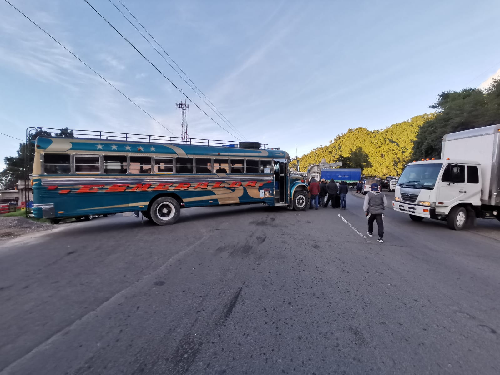 Transportistas quitan bloqueos de carreteras luego de acuerdo para dialogar