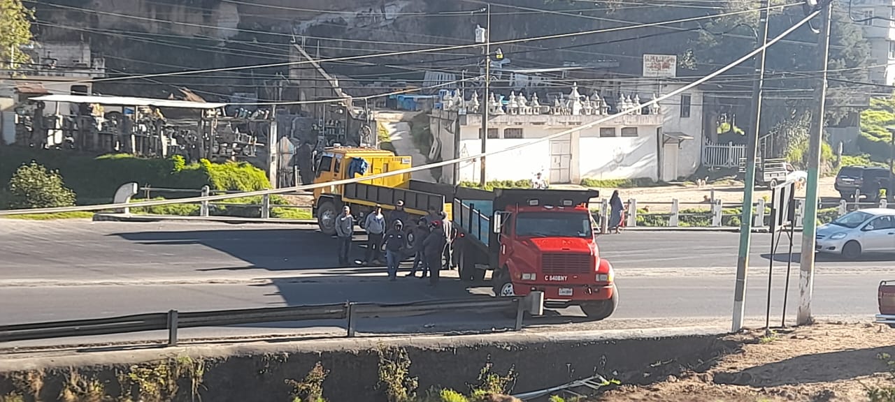 Transportistas exigen que se fije el precio de los combustibles y amenazan con más bloqueos
