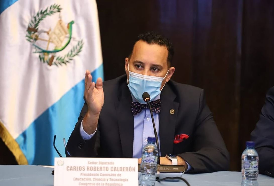 Diputado Carlos Calderón se pronuncia sobre muerte de joven mujer en fiesta de Halloween