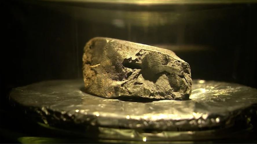 El asombroso meteorito que cayó en un pueblo de Inglaterra y que ofrece nuevas pistas sobre cómo se formó el agua de la Tierra