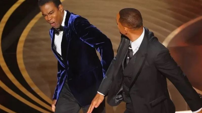 Will Smith dice que fue la “ira contenida” la que lo llevó a abofetear a Chris Rock la noche de los Oscar