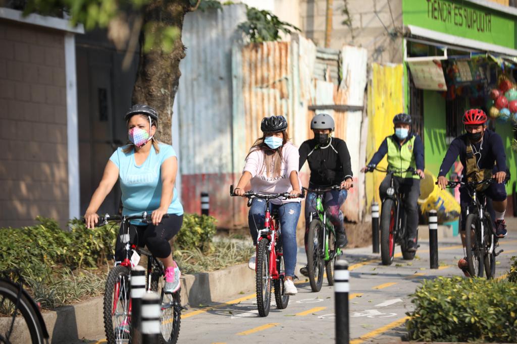 Video: PMT advierte de multas a conductores y motoristas que invaden ciclovías en la Ciudad de Guatemala