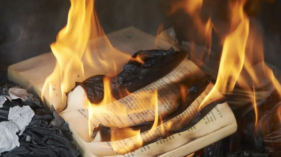 Los libros que son demasiado “peligrosos” para ser leídos