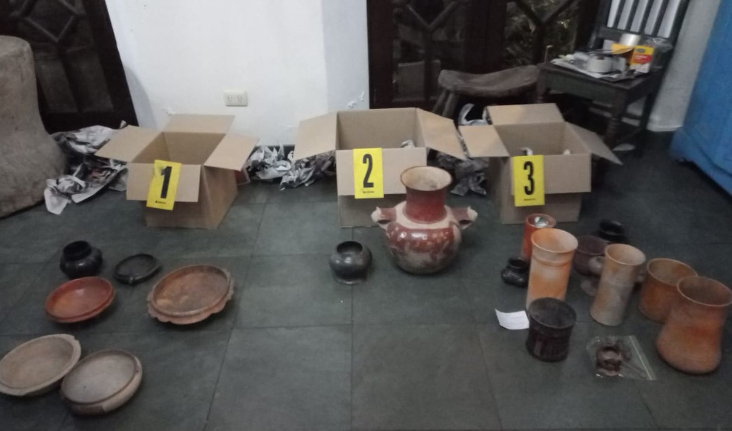 Localizan más de mil piezas arqueológicas durante cateo que realizaron autoridades en Antigua Guatemala