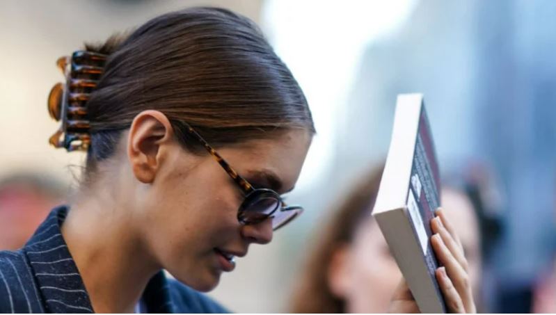 Cómo mi padre inventó el accesorio de cabello más popular: la pinza de pelo