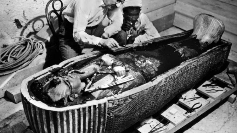 Quién fue Howard Carter, el responsable de convertir a Tutankamón en una celebridad de escala global