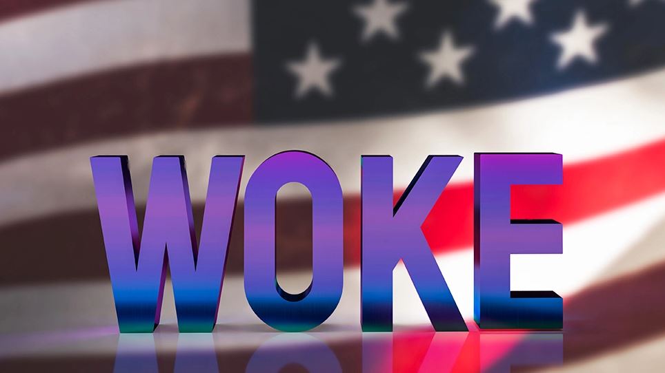 Qué es “woke” y por qué este término ha generado una batalla cultural y política en EE.UU.