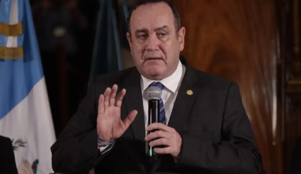 Video: Giammattei habla acerca de salud y asegura que tuvo una úlcera que “sangró”