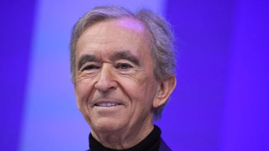 Quién es Bernard Arnault, el hombre que destronó a Elon Musk como el más rico del mundo