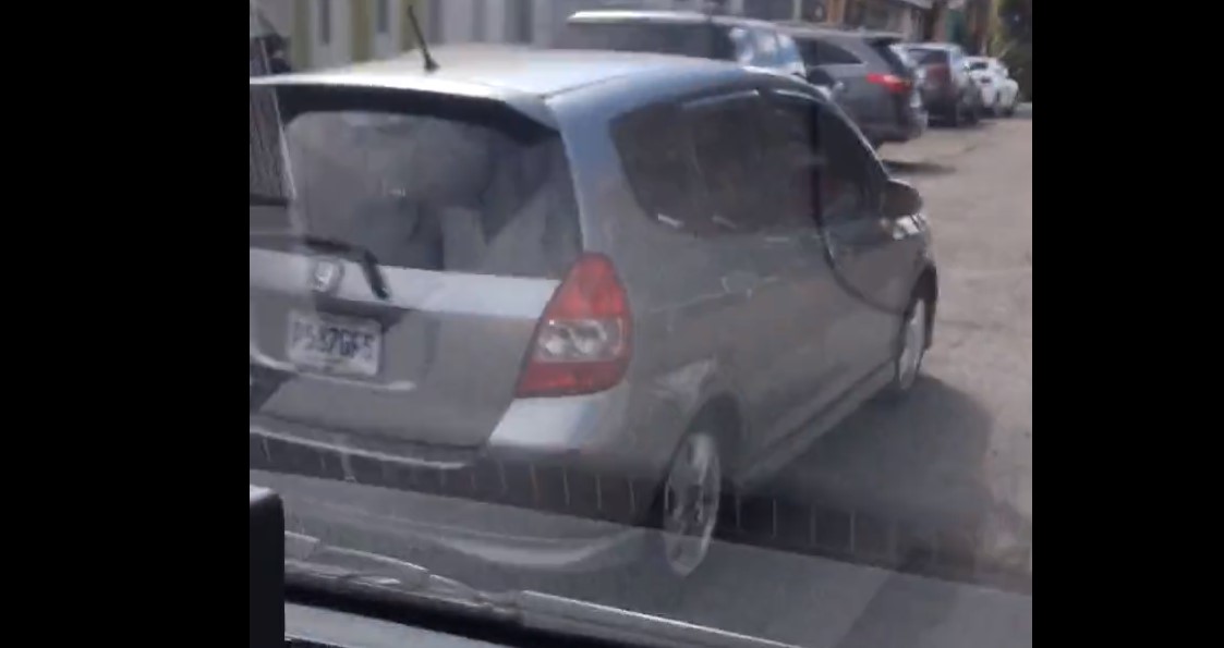 Imágenes: Bomberos denuncian con un video cómo un conductor obstruyó el paso de ambulancia durante una emergencia
